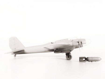 Фото Сборная модель ZVEZDA Советский тяжелый бомбардировщик ТБ-7, 1/72 | Инномарт
