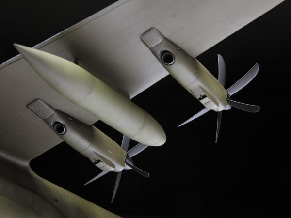 Сборная модель ZVEZDA Военно-транспортный самолет С-130J-30, 1/72 | Инномарт