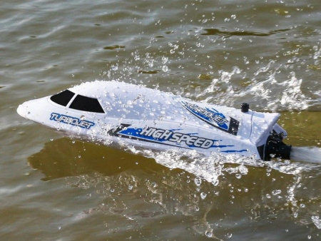 Фото Радиоуправляемый скоростной катер Flytec V008 с водомётом 2.4G RTR | Инномарт