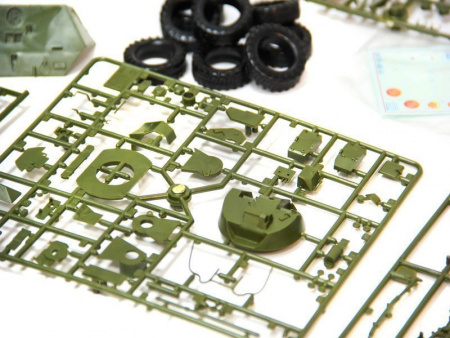 Фото Сборная модель ZVEZDA Российский бронетранспортер БТР-80А, 1/35 | Инномарт