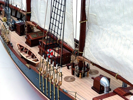 Фото Сборная деревянная модель корабля Artesania Latina BLUENOSE II, 1/75 | Инномарт
