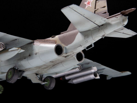 Фото Сборная модель ZVEZDA Советский штурмовик Су-25 1/48, 1/48 | Инномарт