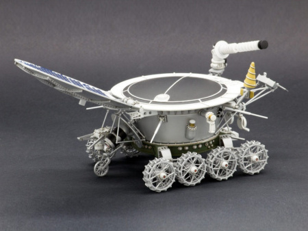 Фото Сборная модель Red Iron Models Советский дистанционно управляемый робот Луноход-1, 1/24 | Инномарт