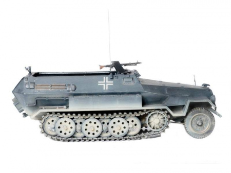 Фото Сборная модель ZVEZDA Немецкий бронетранспортер "Ханомаг" Sd.Kfz 251/1 AusF.B, 1/35 | Инномарт
