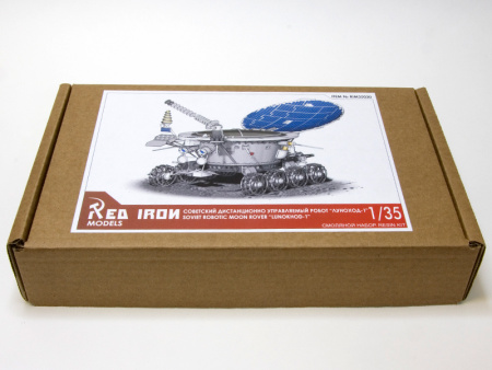 Фото Сборная модель Red Iron Models Советский дистанционно управляемый робот Луноход-1, 1/35 | Инномарт