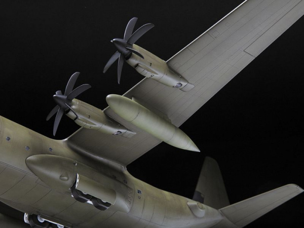Сборная модель ZVEZDA Военно-транспортный самолет С-130J-30, 1/72 | Инномарт