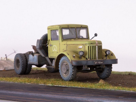 Фото Сборная модель AVD МАЗ-200В с полуприцепом МАЗ-5232В, 1/43 | Инномарт